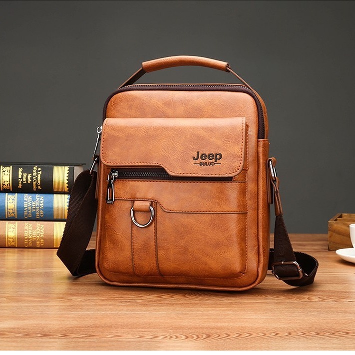 JEEP's new business casual vertical crossbody bag is made of pure cowhide
