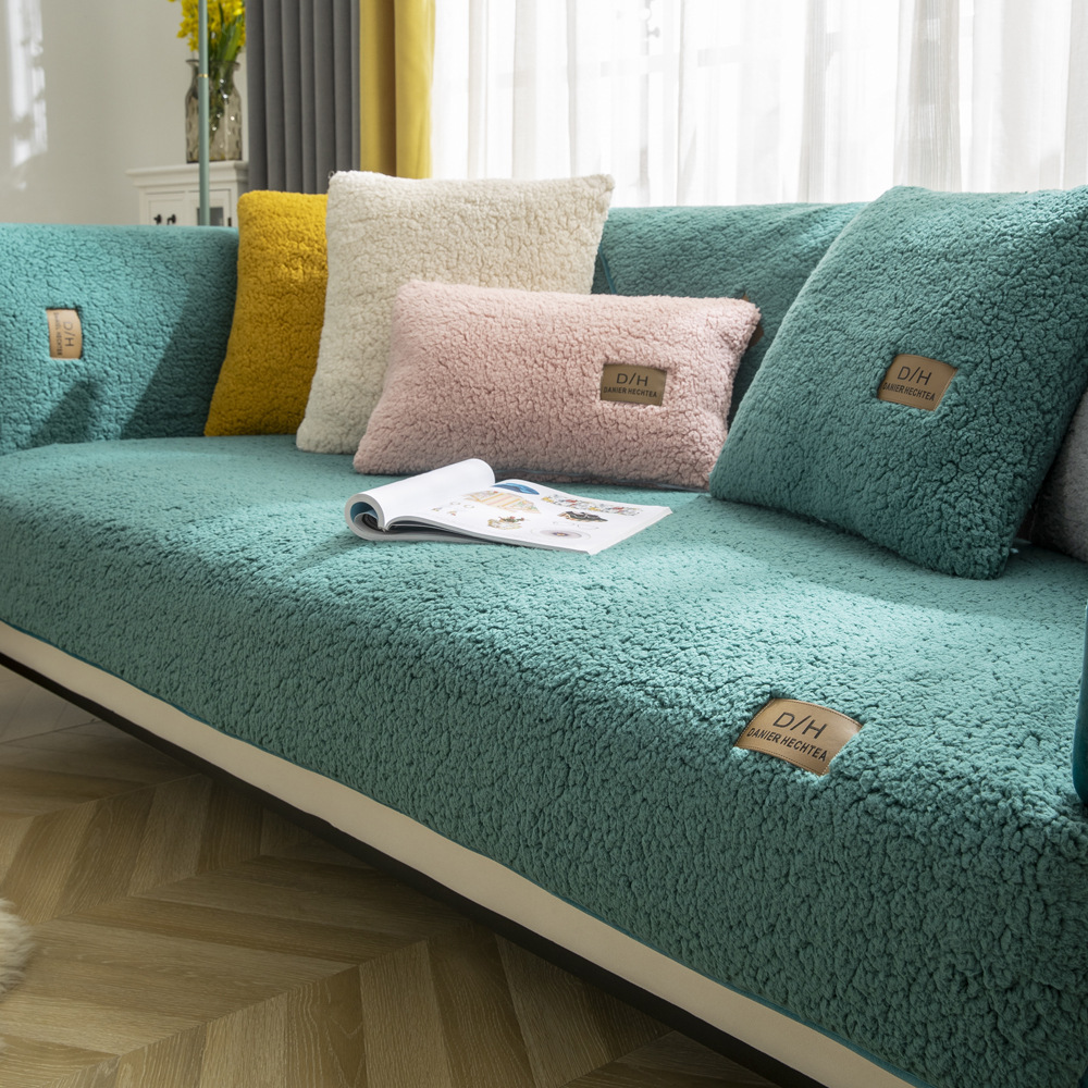 Miękki pokrowiec na sofę | SOFTOPIA 🛋️ Odmień wygląd swojej starej kanapy już dziś dzięki naszemu niezwykle miękkiemu pokrowcowi! 🛋️ Ciesz się świeżym wyglądem dzięki łatwemu montażowi i antypoślizgowej podstawie. 🛋️ Idealnie pasuje na każdą kanapę, ch