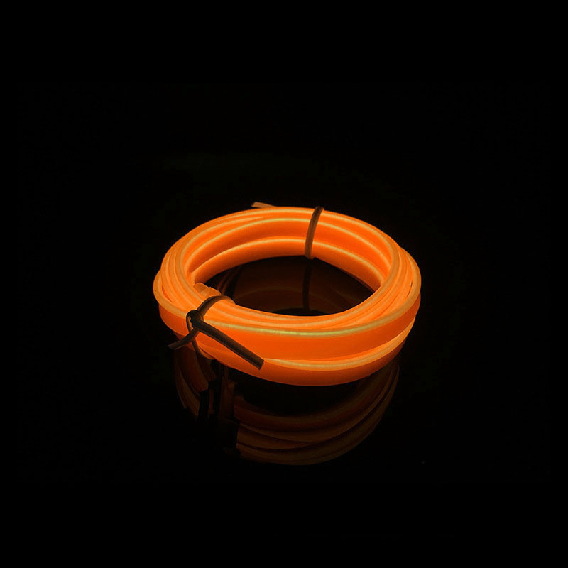 Taśma LED Carmistic™ - 5 metrów Taśmy LED Carmistic™ sprawiają, że każdy samochód wygląda luksusowo. Neonowa taśma LED o długości 5 metrów jest dostępna w 3 różnych modnych kolorach i pasuje do każdego samochodu.