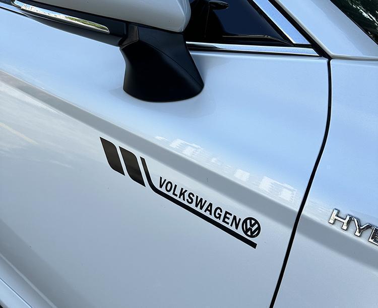 Personalizowane naklejki na samochody sportowe