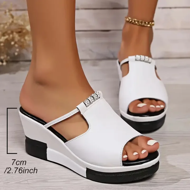 women's summer flip-flops on a thick platform, on a wedge, soft sole, details 5
