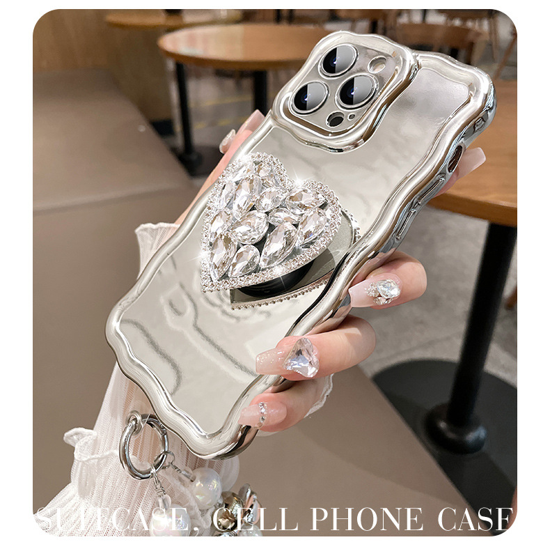 Etui na iPhone'a ze srebrnym sercem i kryształkami