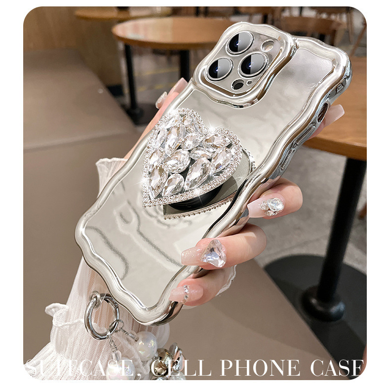 Etui na iPhone'a ze srebrnym sercem i kryształkami