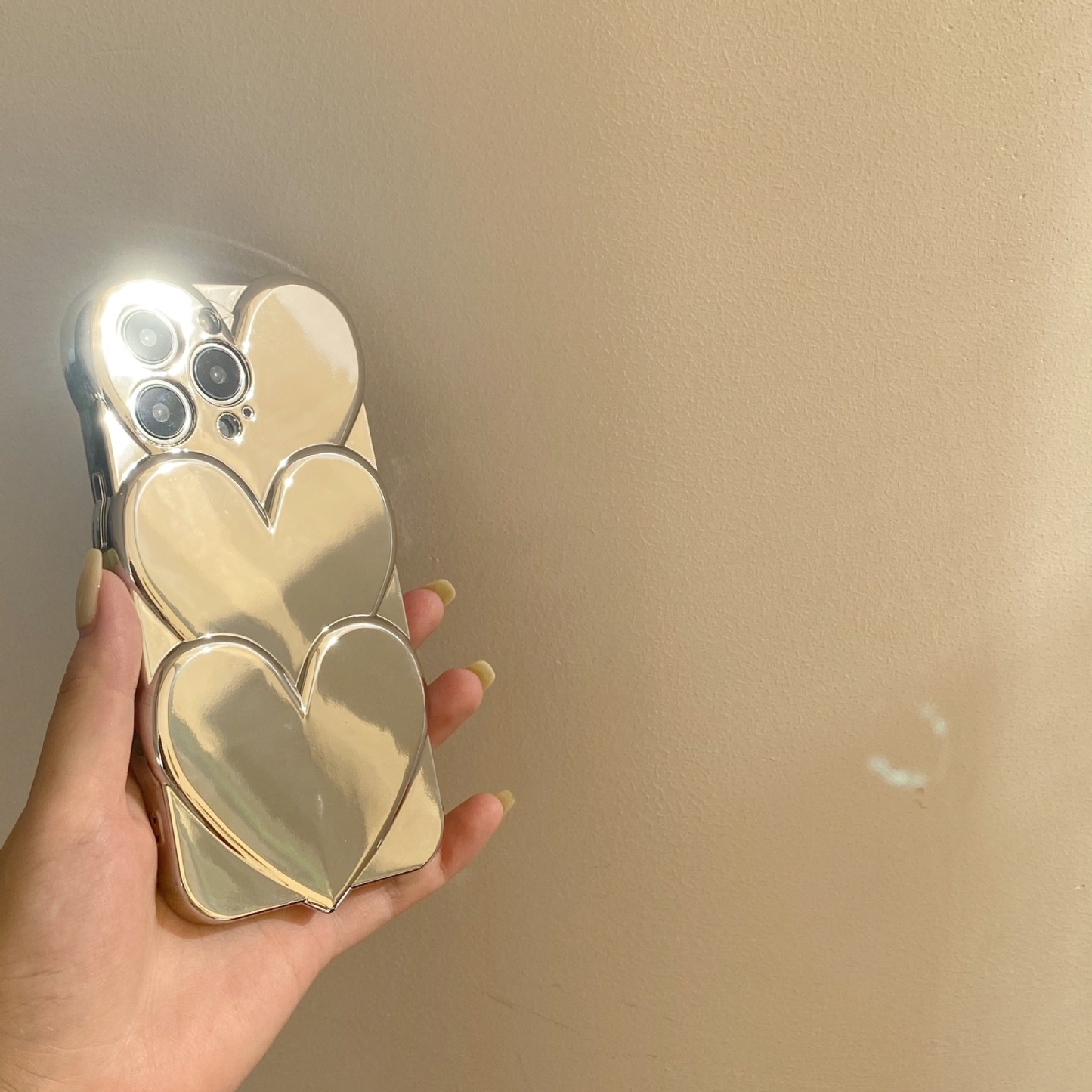 🔥Nowości🔥 Posrebrzane etui na łańcuszek do iPhone'a w kształcie serca