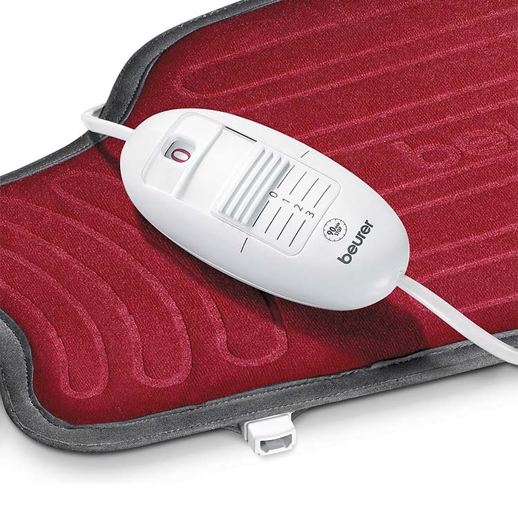 Close-up of the Beurer HK55 heat pad controller with easy slide switch and 3 electronically regulated heat settings, offering precise temperature control for safe, personalised heat therapy and everyday comfort.