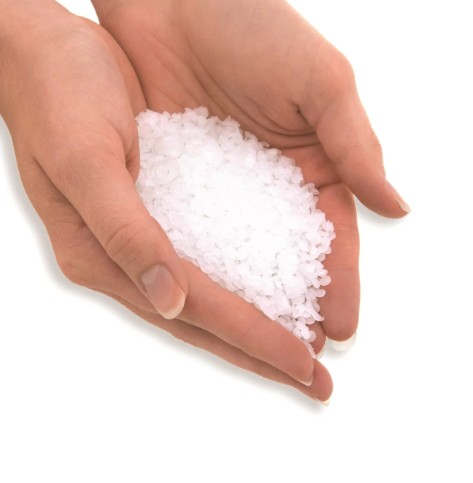 Osalis Deluxe Hand and Foot Wax Bath - Hands holding white paraffin wax pellets used for hand and foot wax bath treatments, commonly used in thermotherapy to moisturise skin, lock in hydration, soften dry areas, and support soothing heat therapy.