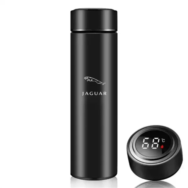 Utrzymuj ciep?o napoj��w dzi?ki naszemu stylowemu termosowi InsuleCar. Posiada wbudowany wy?wietlacz, kt��ry pokazuje temperatur? napoju i utrzymuje j? a? do 8 godzin.