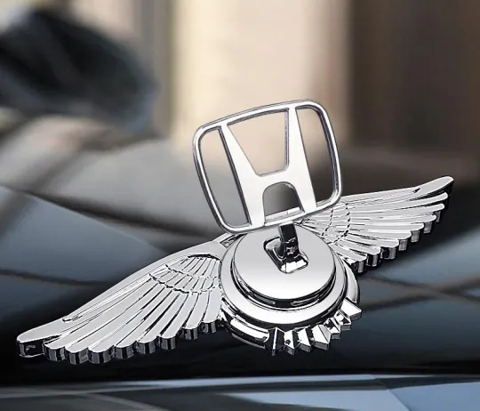 Autómódosítás motorburkolat logó