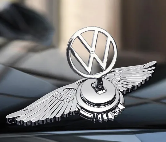 Autómódosítás motorburkolat logó