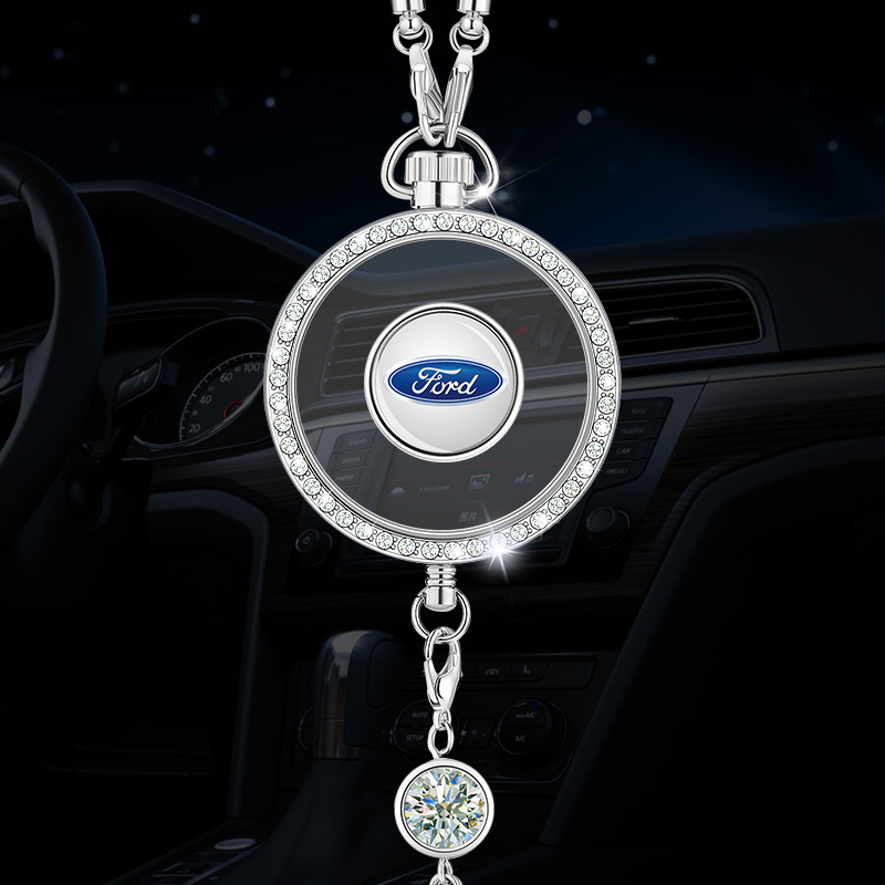 Wisiorek aromaterapeutyczny z metalowym i diamentowym logo samochodu
