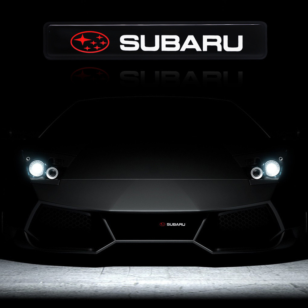 Stylowe i eleganckie oświetlenie LED na środkowej osłonie chłodnicy samochodu