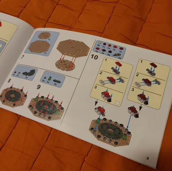 Κουτί δώρου σε σχήμα χριστουγεννιάτικου δέντρου από 361 μπλοκ