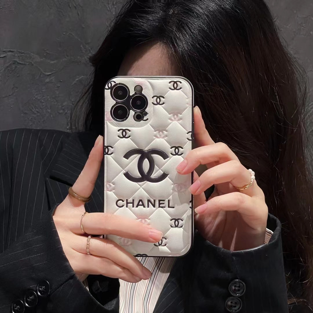 Μαλακή δερμάτινη θήκη iPhone με πολυτελή σχεδιασμό
