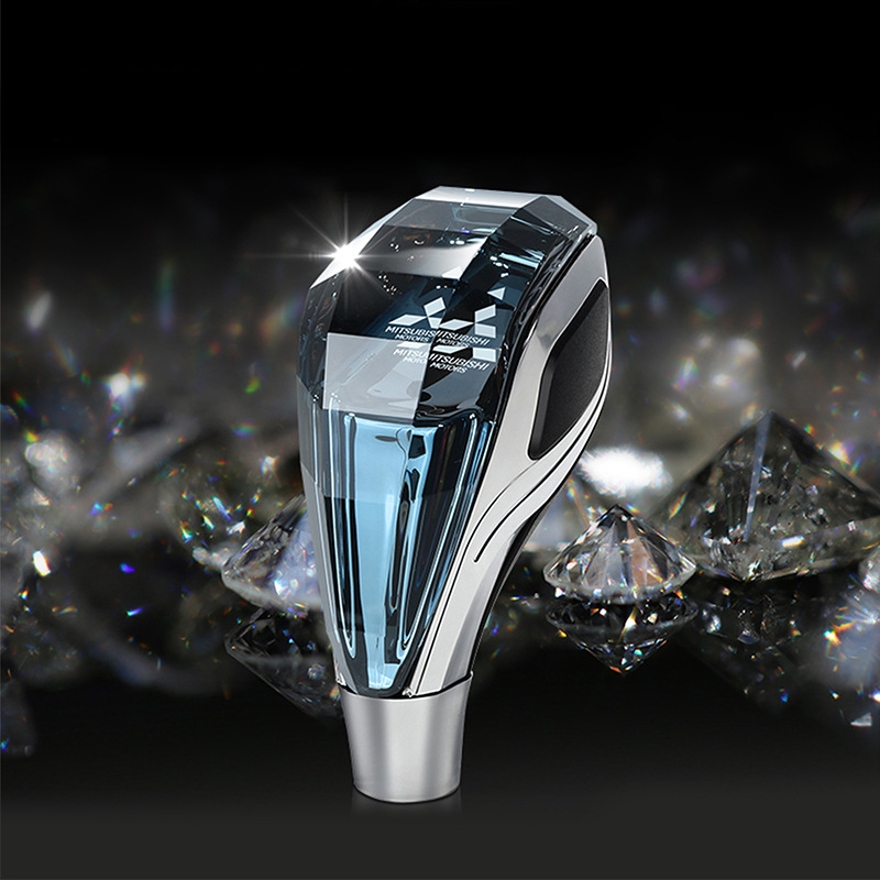 Το κουμπί αλλαγής ταχυτήτων με κρυστάλλινο φωτισμό LED ταιριάζει στα περισσότερα αυτοκίνητα