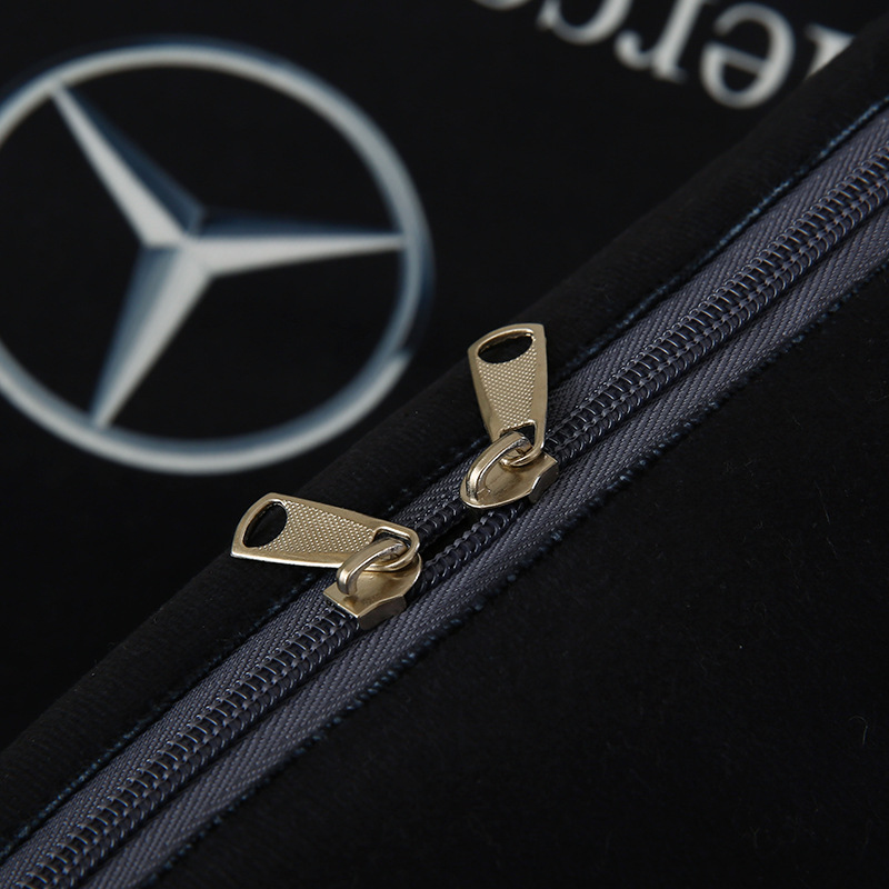 Две в едно: възглавница за кола + завивка