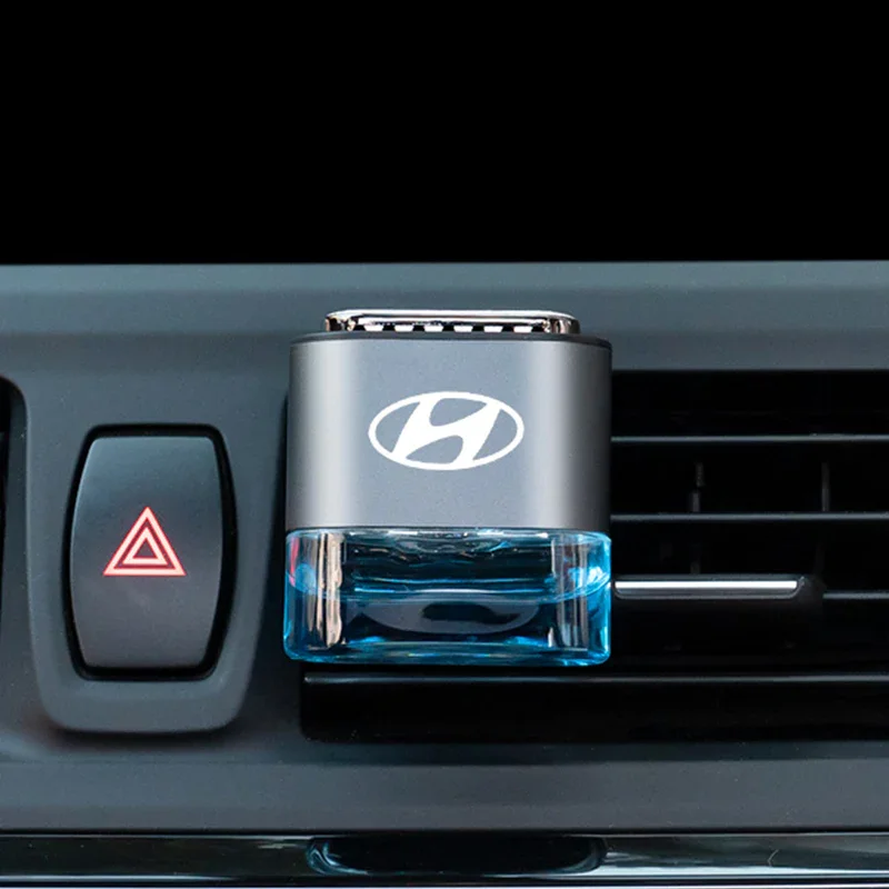 Ароматният дифузьор на изхода за въздух на автомобила може автоматично да добавя течност и да разширява аромата