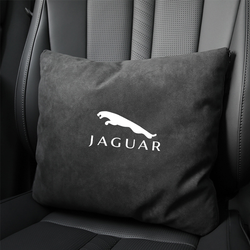 Две в едно: възглавница за кола + завивка