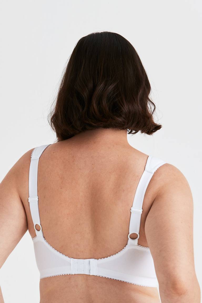 Triumph--Комплект от 4 (75B-125I) 💝 Дантелен сутиен