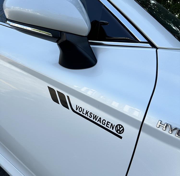 Стилни нови стикери за каросерия