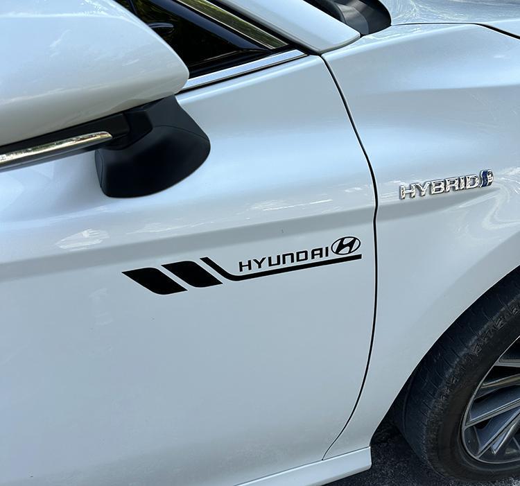 Стилни нови стикери за каросерия