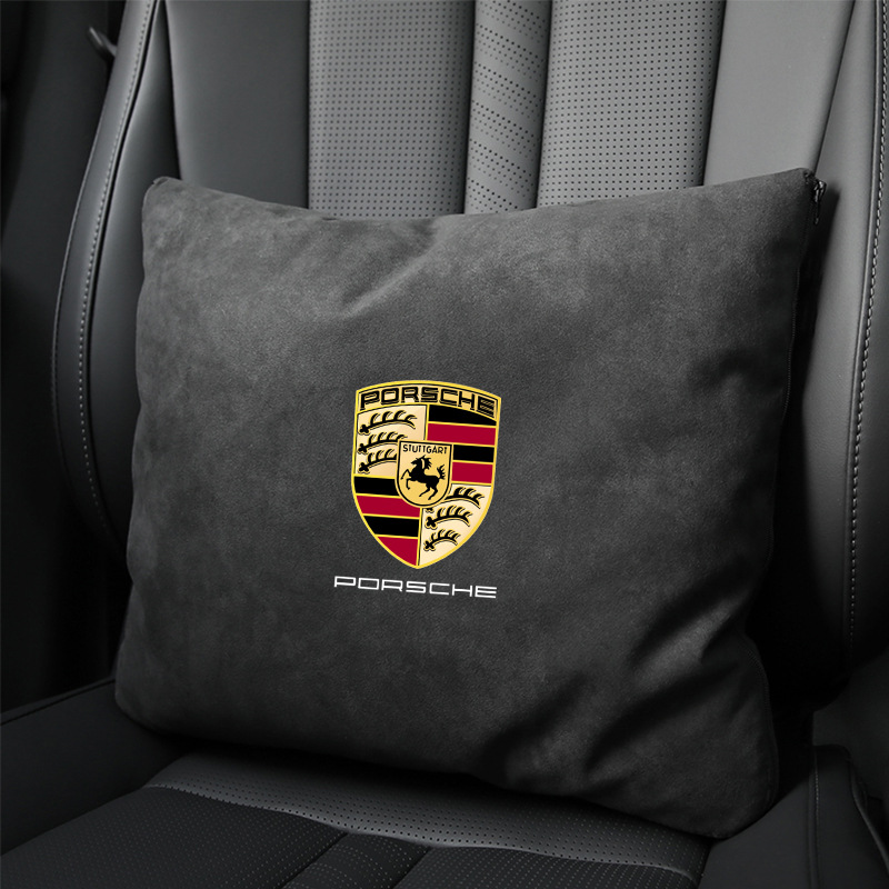 Две в едно: възглавница за кола + завивка