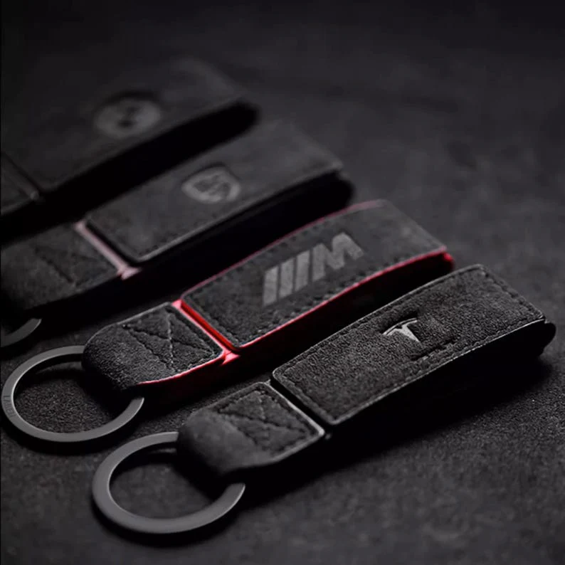 Luksuzni privjesak za ključeve od automobila s logotipom Alcantara®