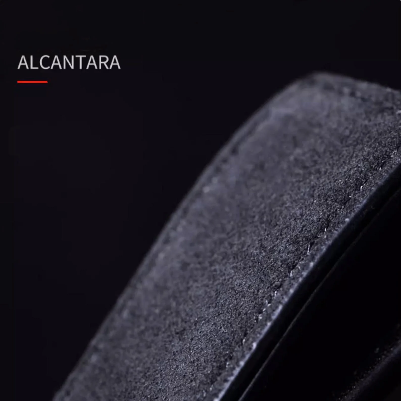 Luksuzni privjesak za ključeve od automobila s logotipom Alcantara®