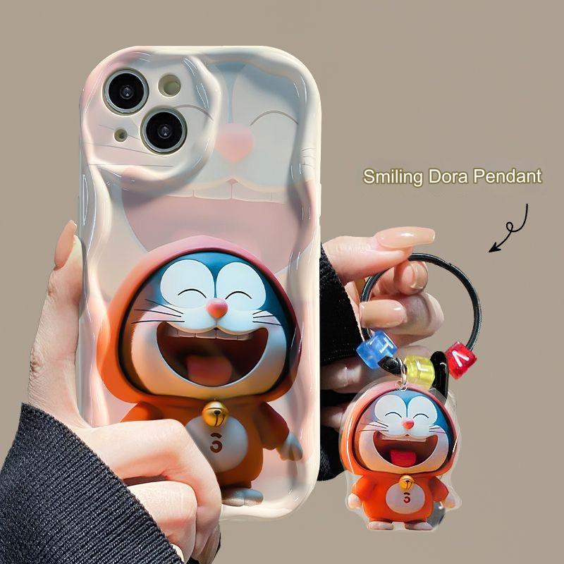 🌈Doraemon [Αγοράστε 1, λάβετε 1 δωρεάν] 2 τεμ. 📱Προστατευτικούς φακούς πλήρους κάλυψης 🥰Μαλακό κέλυφος με κρεμ άκρο, μονόχρωμο και υψηλής ποιότητας μαύρο + κρεμαστό κλειδί jingle 💍Οι πλήρως τυλιγμένες άκρες είναι πιο ανθεκτικές στην πτώση 👉
