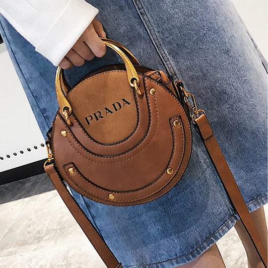 Μοντέρνα τσάντα χιαστί PRADA 2025