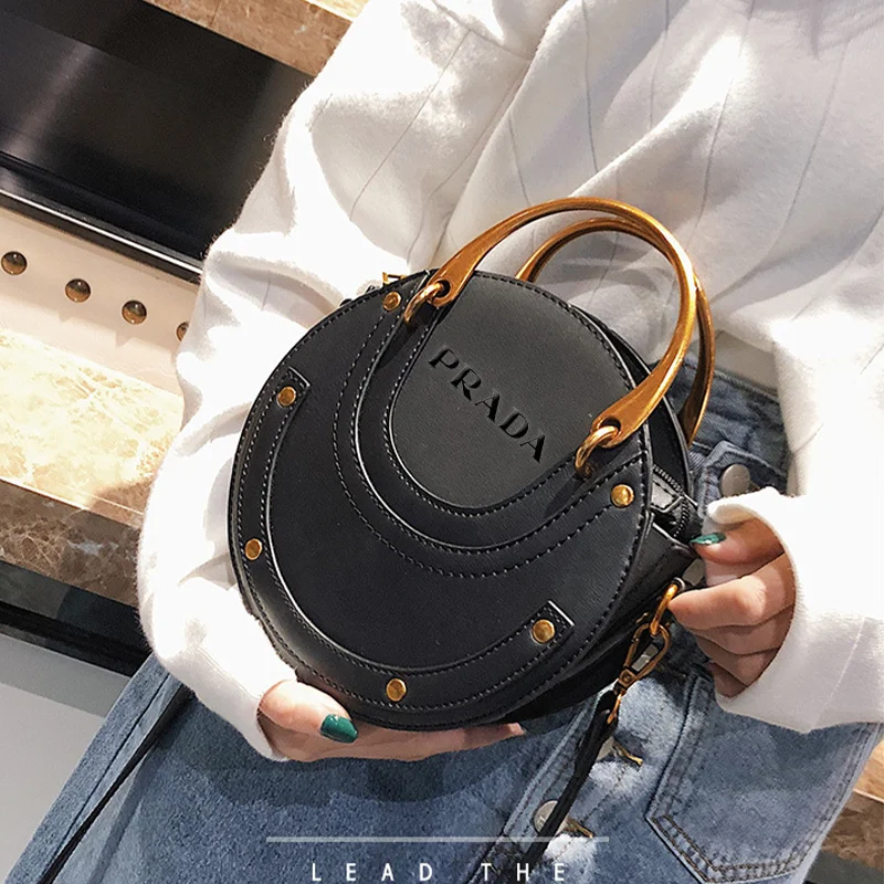 Μοντέρνα τσάντα χιαστί PRADA 2025