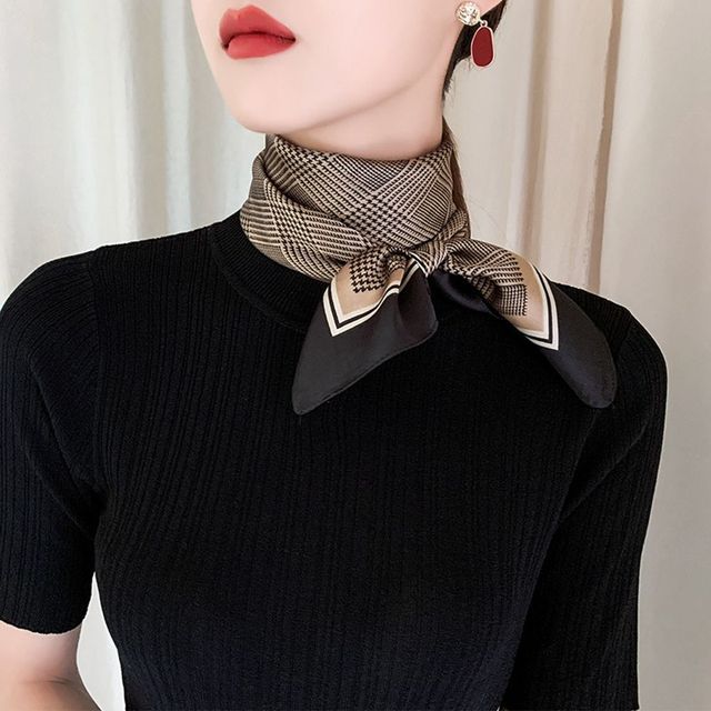 Retro Head Neck Silk Scarf Women Luxury Print Small Scarves Female Flower Stripe Wave Point Headscarf Beach Sunscreen Scarf