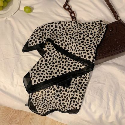 Retro Head Neck Silk Scarf Women Luxury Print Small Scarves Female Flower Stripe Wave Point Headscarf Beach Sunscreen Scarf