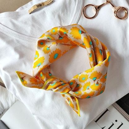 Retro Head Neck Silk Scarf Women Luxury Print Small Scarves Female Flower Stripe Wave Point Headscarf Beach Sunscreen Scarf