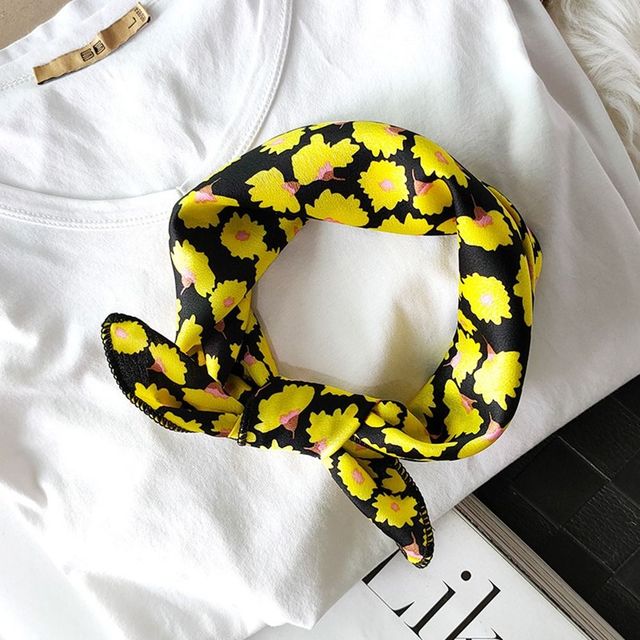 Retro Head Neck Silk Scarf Women Luxury Print Small Scarves Female Flower Stripe Wave Point Headscarf Beach Sunscreen Scarf