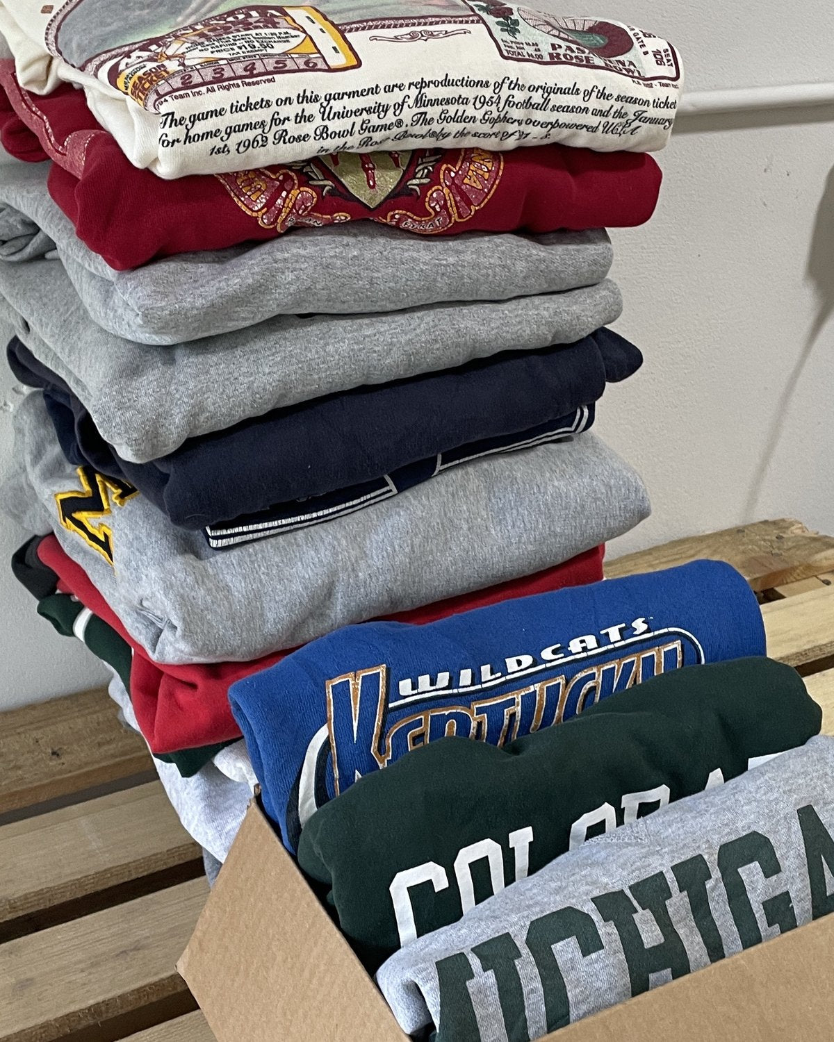 Bulk vintage 2024 college sweatshirts