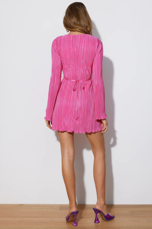 Nonnadress Shiny fitted tie-waist Bell sleeve dress