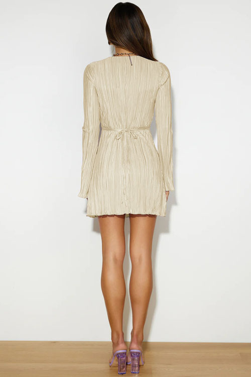 Nonnadress Shiny fitted tie-waist Bell sleeve dress