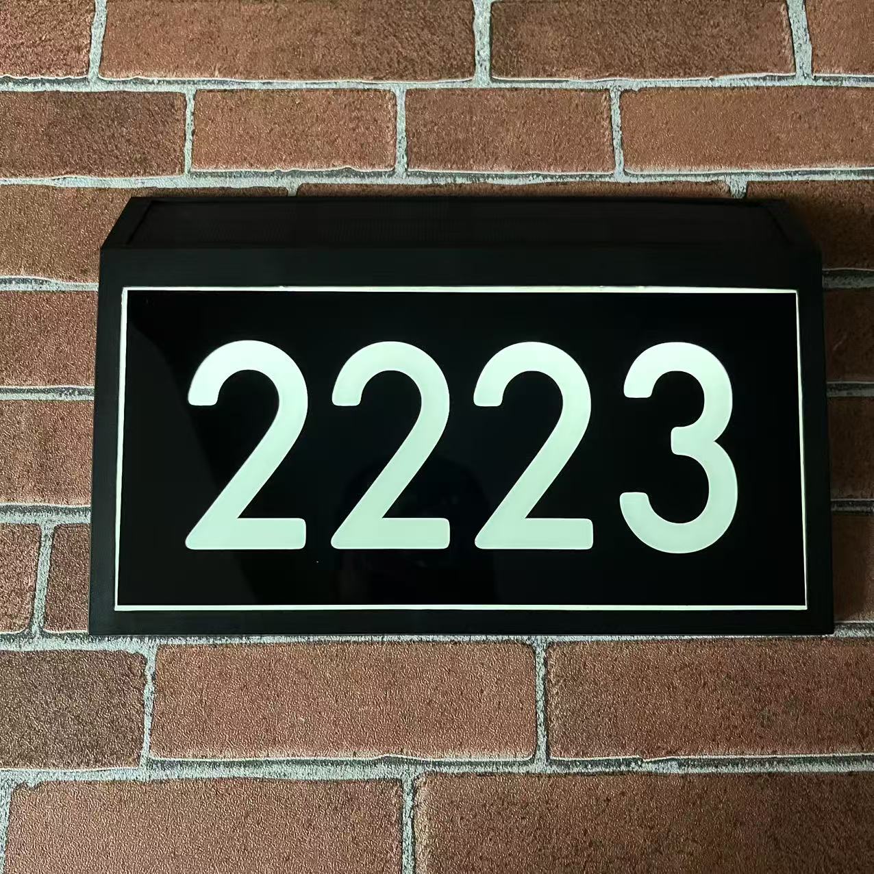 Solar-Powered Doorplates – Eco-Friendly Illumination for Your Home