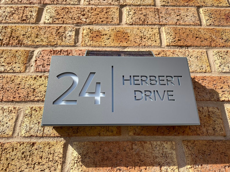 现代房屋标牌,太阳能房屋标牌