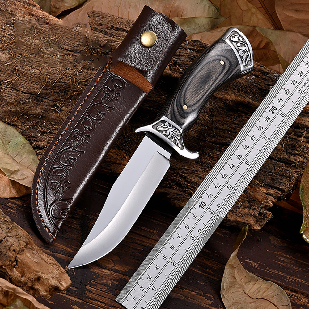 Nóż o wysokiej twardości z tłoczonym ostrzem + piękna skórzana pochwa