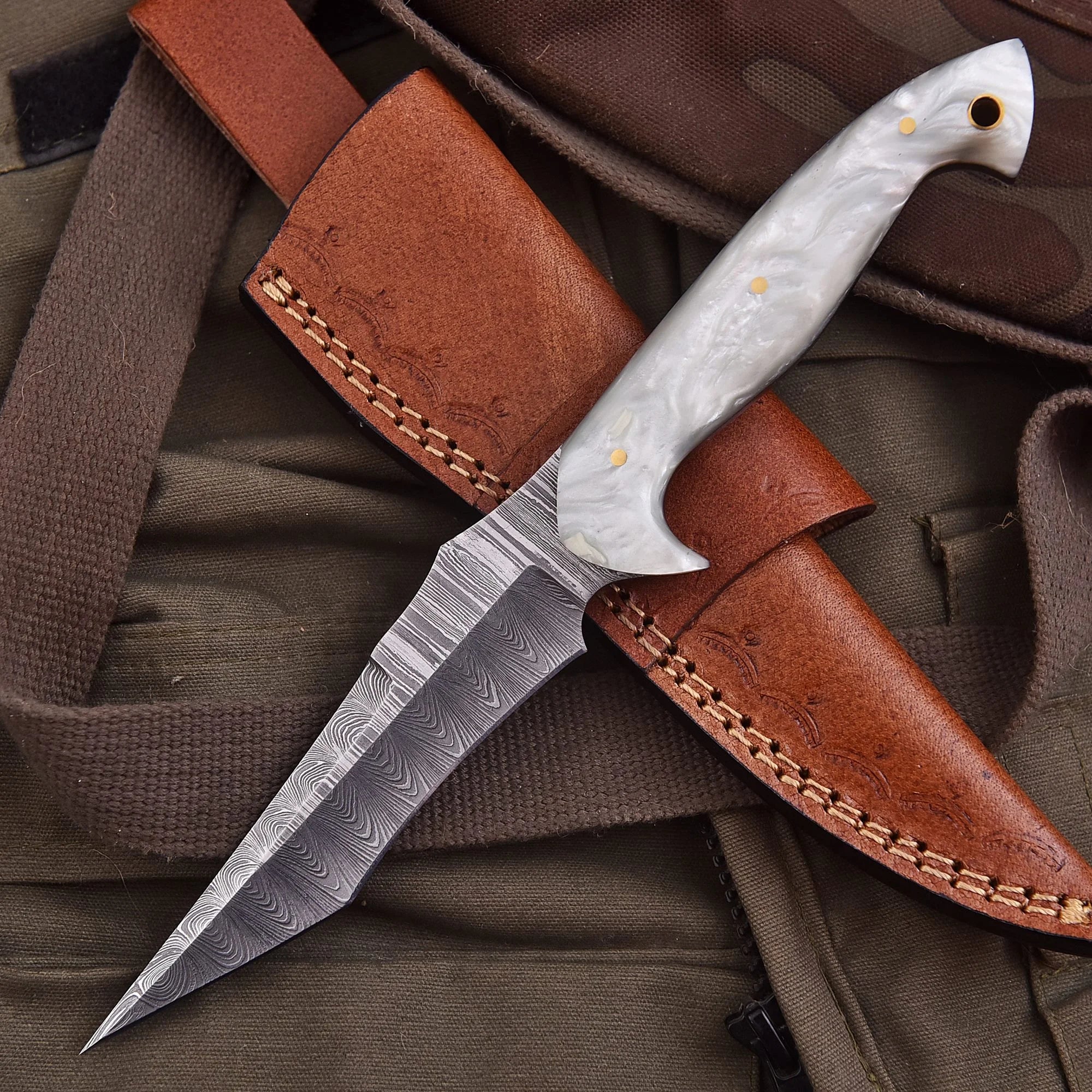 Raindrop Pearl – kolekcjonerski nóż ze stali damasceńskiej z rękojeścią z żywicy perłowej