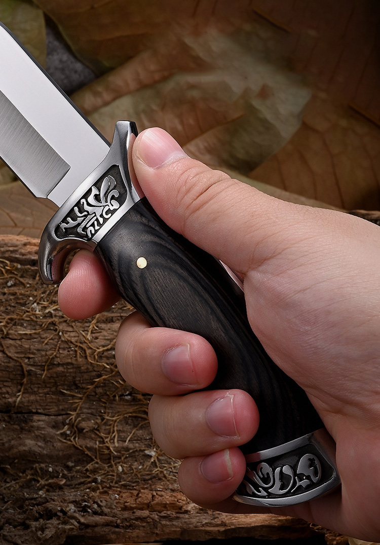 Nóż o wysokiej twardości z tłoczonym ostrzem + piękna skórzana pochwa