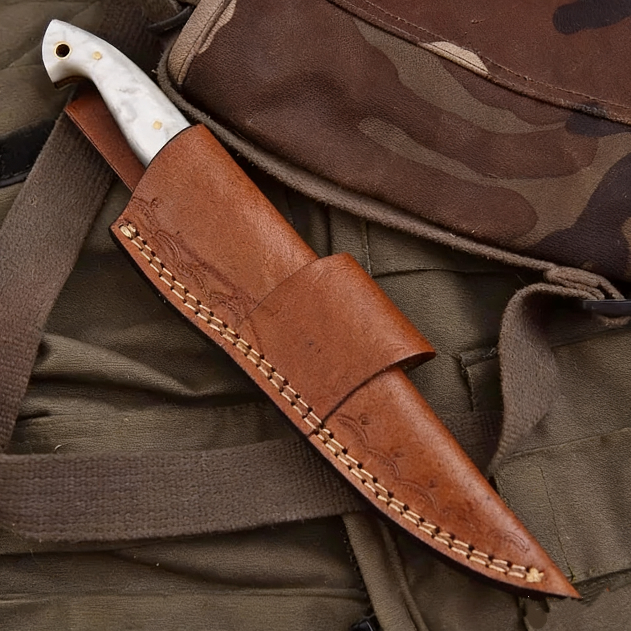 Raindrop Pearl – kolekcjonerski nóż ze stali damasceńskiej z rękojeścią z żywicy perłowej