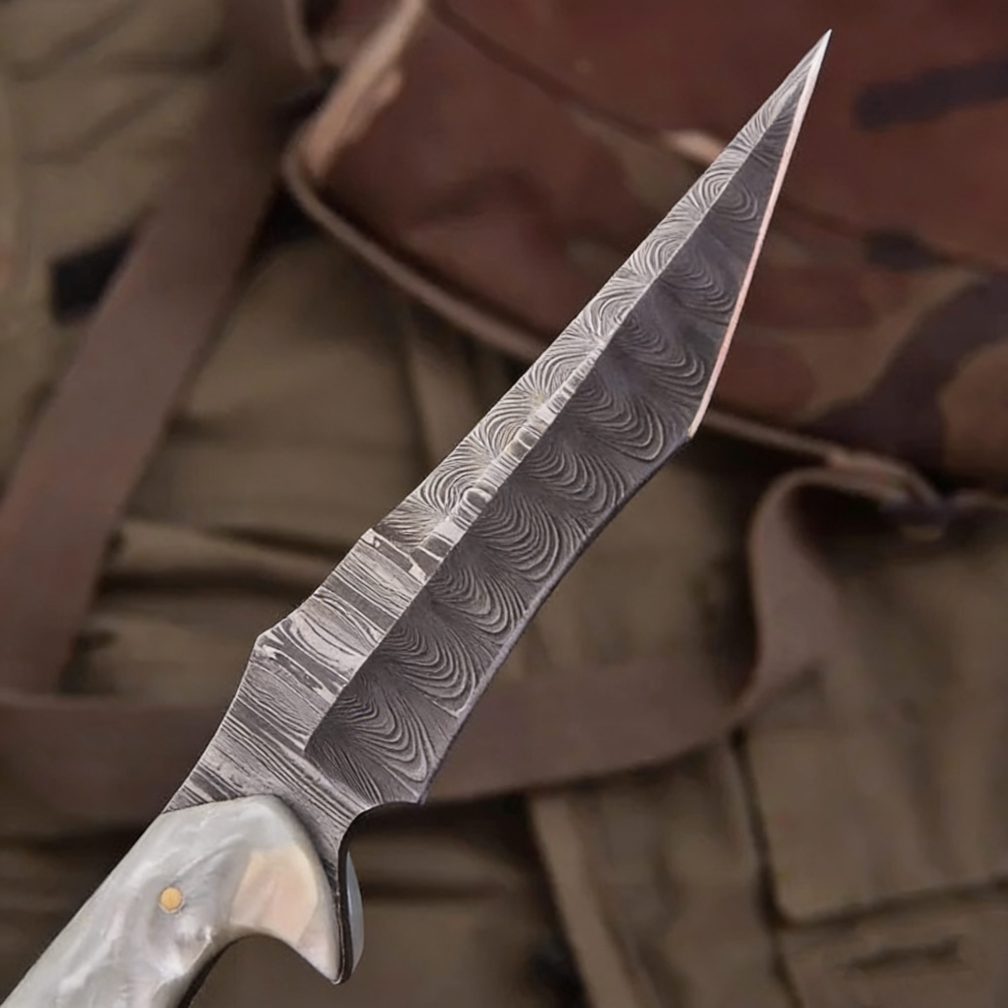 Raindrop Pearl – kolekcjonerski nóż ze stali damasceńskiej z rękojeścią z żywicy perłowej