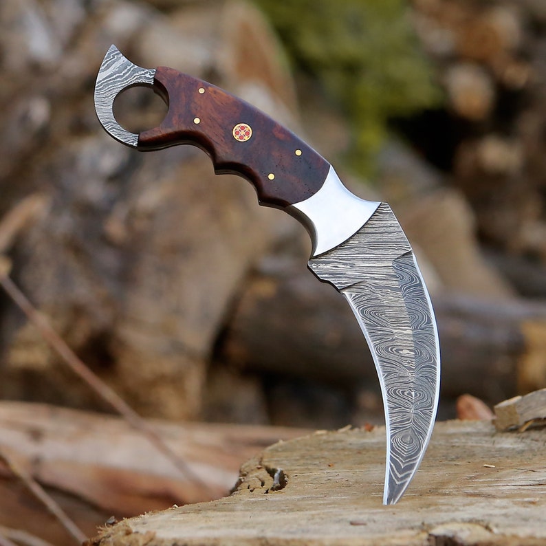 Ręcznie robiony nóż taktyczny Karambit ze stali damasceńskiej