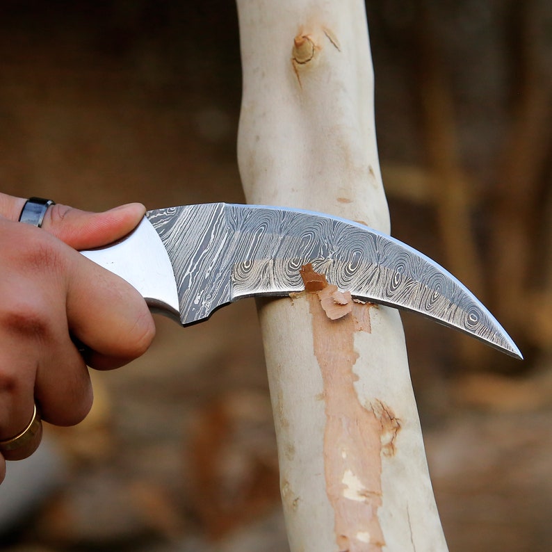 Ręcznie robiony nóż taktyczny Karambit ze stali damasceńskiej