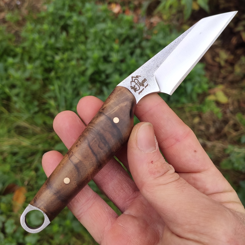 Nóż Wharncliffe EDC ze stałym ostrzem i skórzaną pochwą, stal Sleipner i orzech turecki,