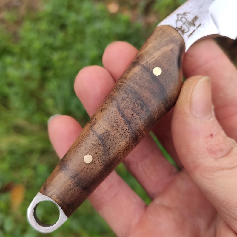 Nóż Wharncliffe EDC ze stałym ostrzem i skórzaną pochwą, stal Sleipner i orzech turecki,