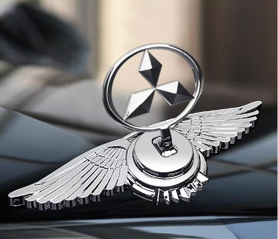 Autó motorháztetőre való emblémával ellátott matrica
