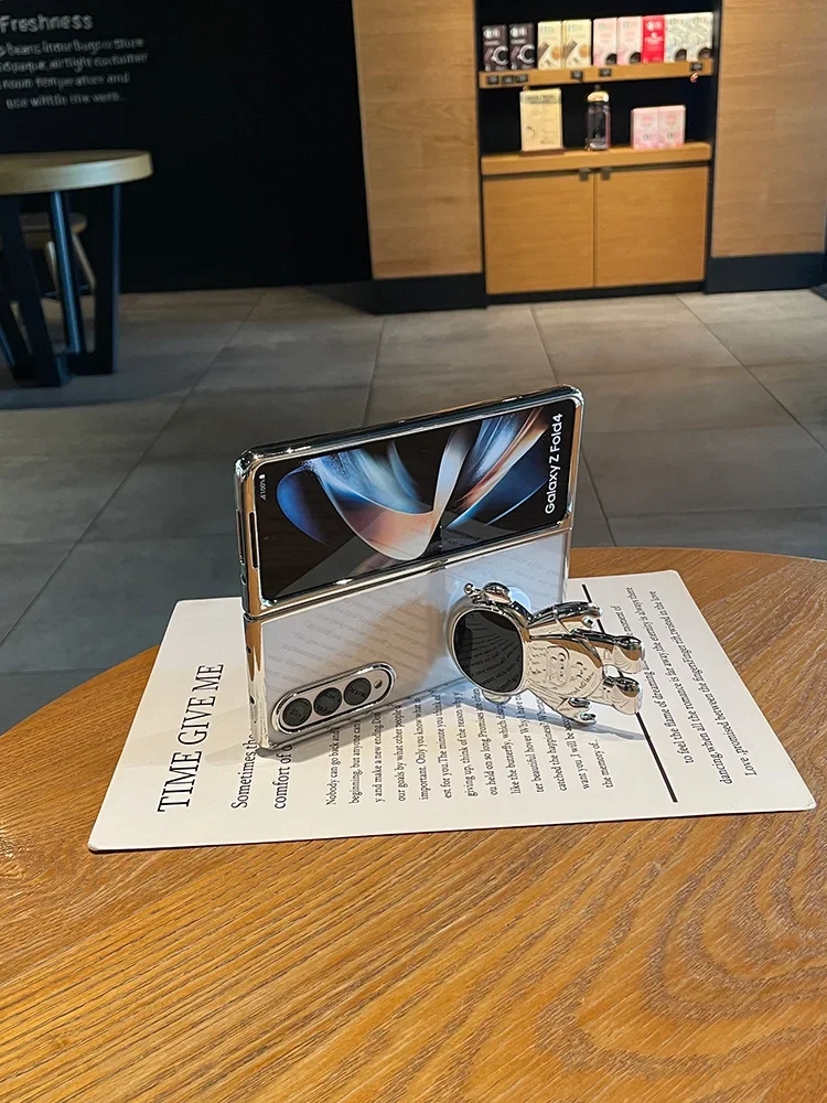 Space Astronaut bevonatos tok Samsung Galaxy Z Fold készülékhez